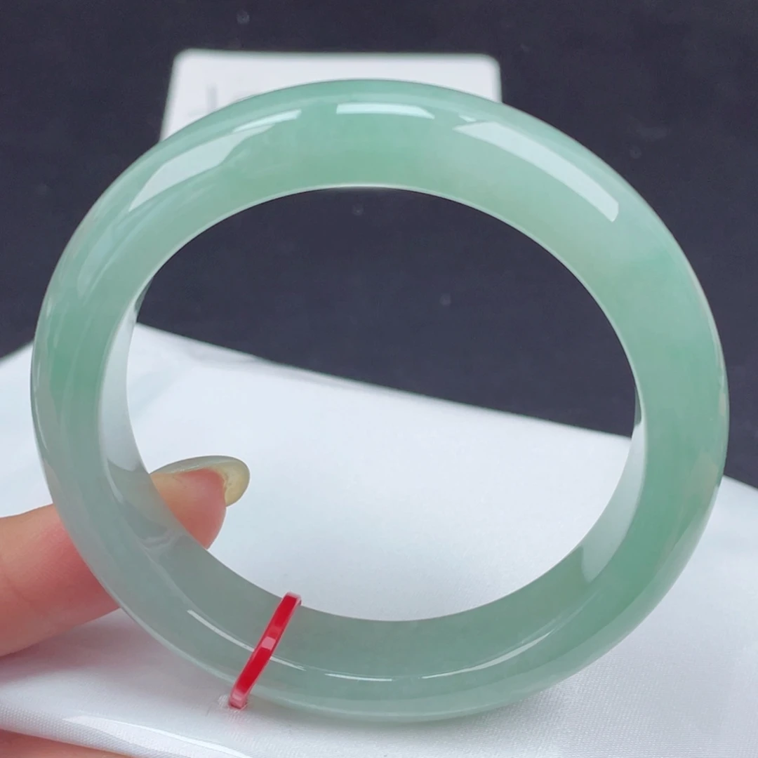 翡翠手镯未镶嵌56圈口