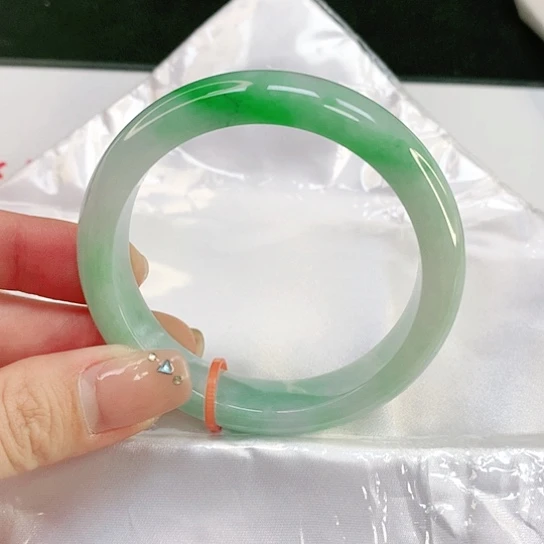 翡翠手镯未镶嵌天然翡翠A货809