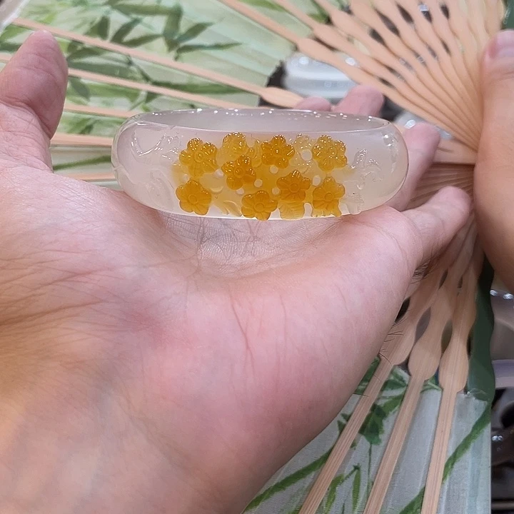 多***肉玛瑙/玉髓手镯未镶嵌