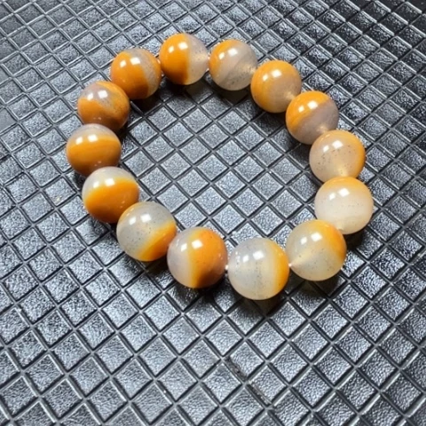 A***8石英质玉（黄龙玉）未镶嵌手链