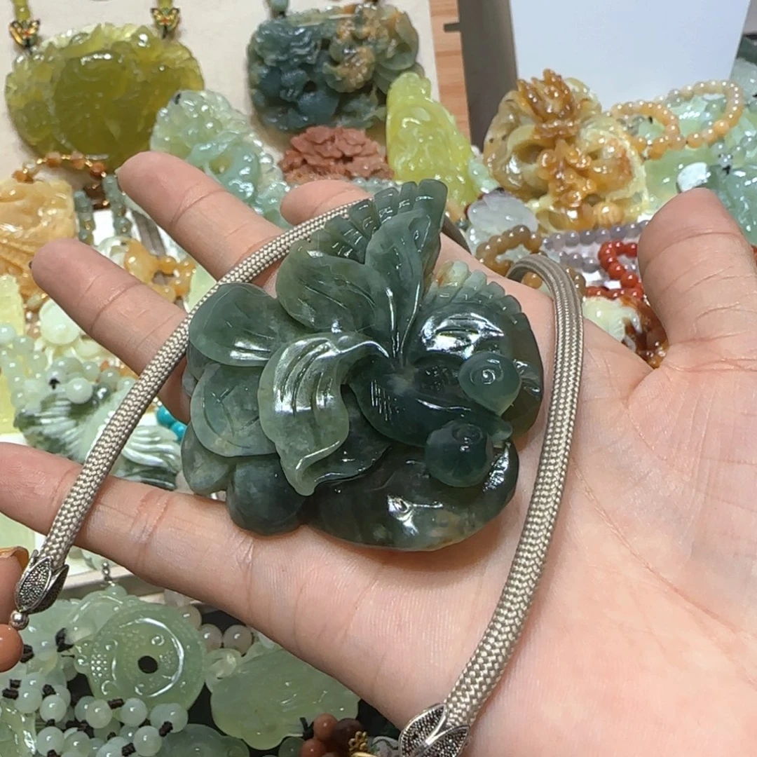 未镶嵌蛇纹石玉吊坠玉*