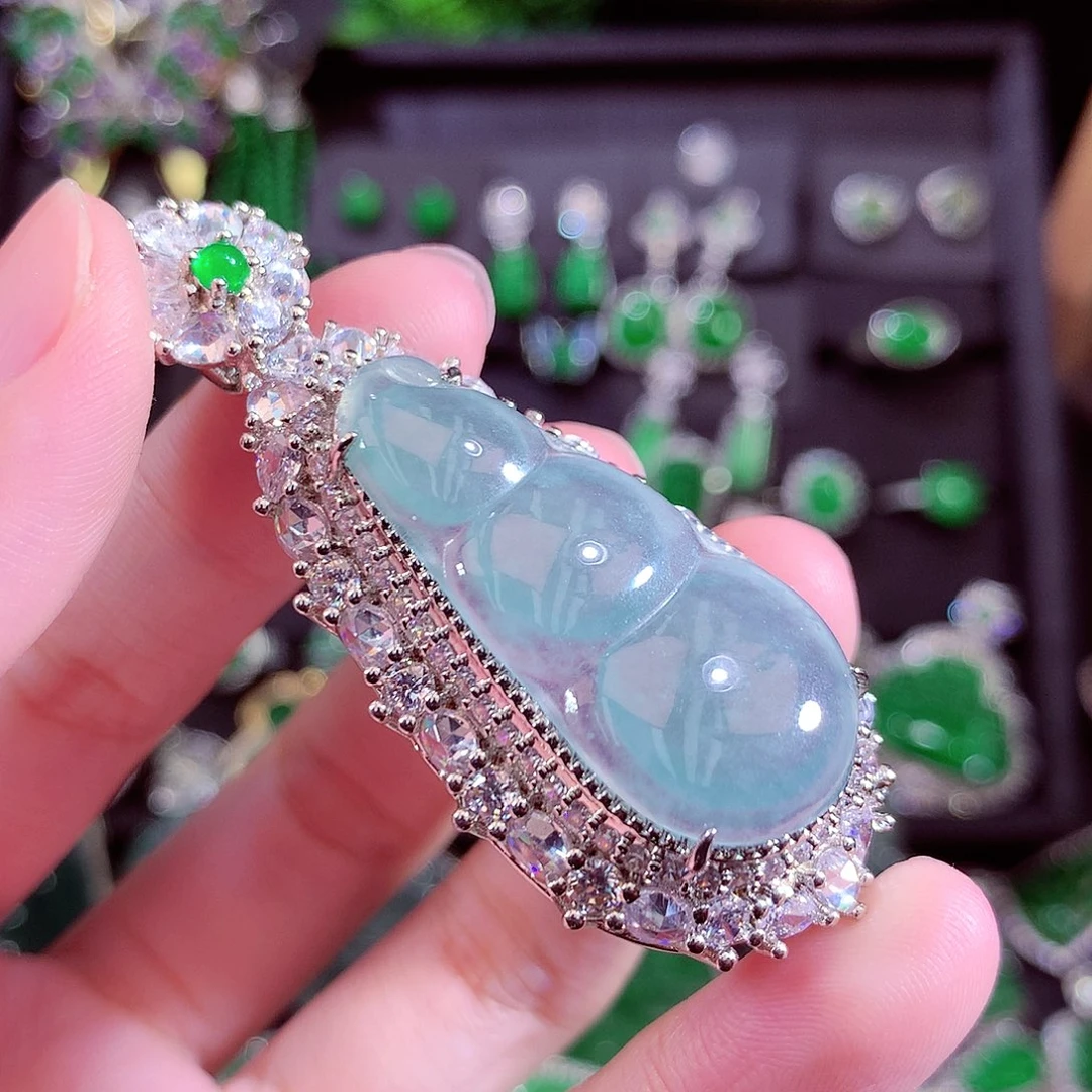 颈饰未镶嵌翡翠天然