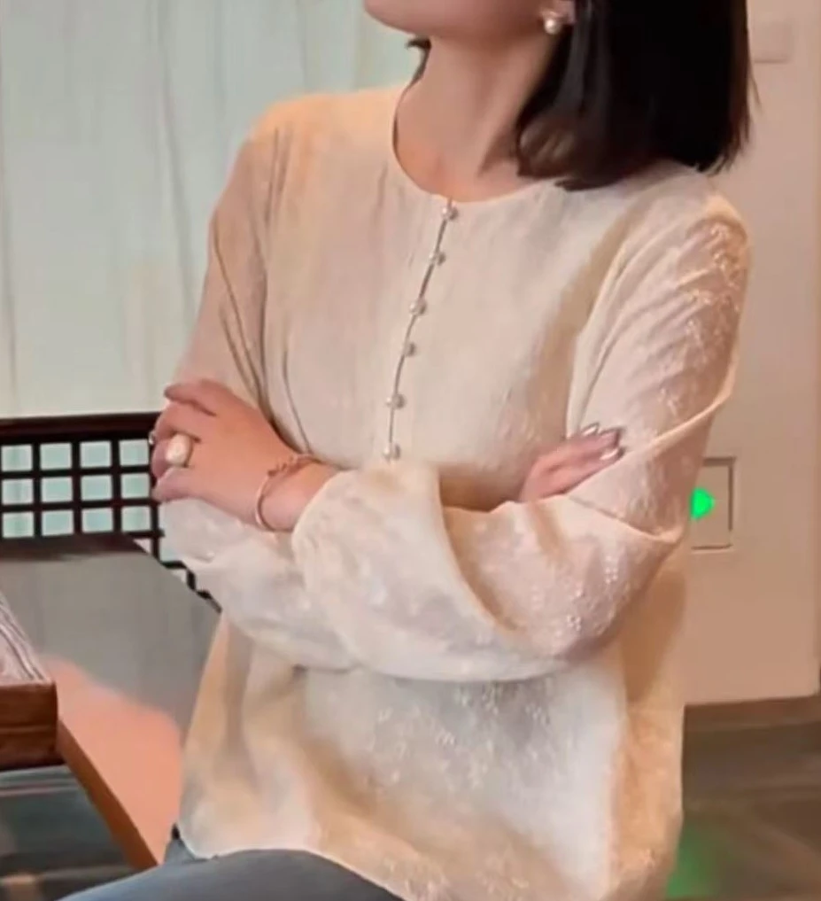 2025秋冬新款重工刺绣高级感时尚百搭宽松慵懒风休闲减龄打底衬衫