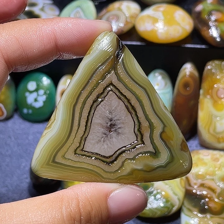 玛瑙/玉髓未镶嵌珠宝奇石