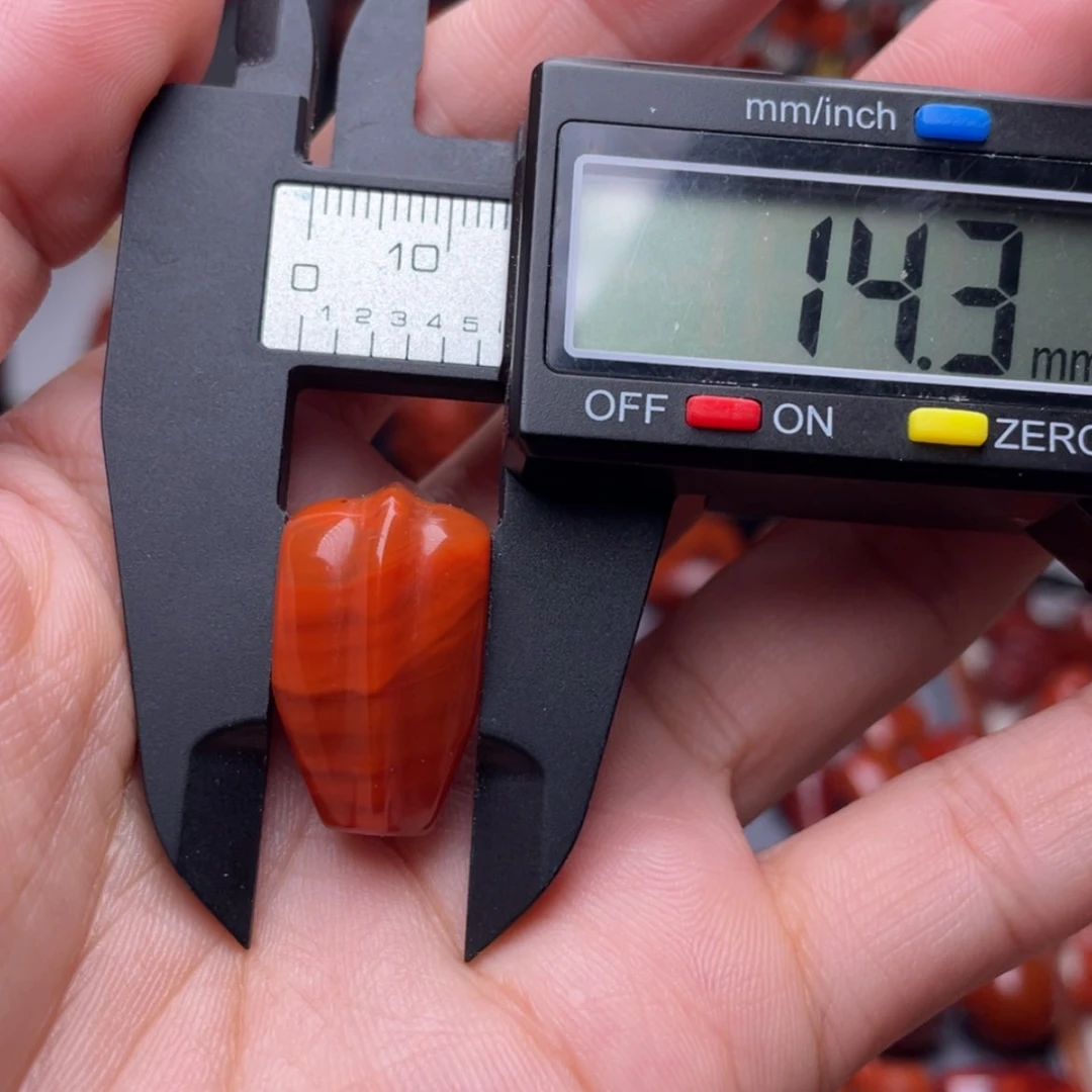 【闪购商品】南红玛瑙三通未镶嵌琨*