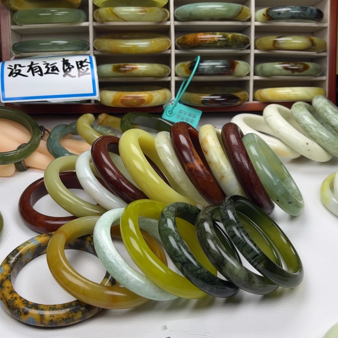 蛇纹石玉手镯未镶嵌r***t