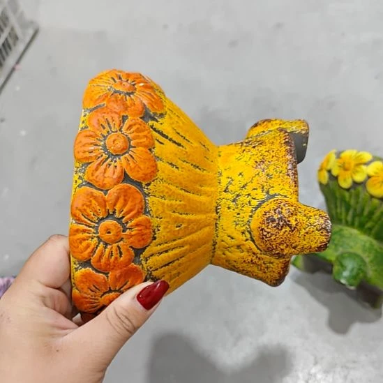 当场拍满15元发货不凑不发，花盆盆口不方不圆有针孔黑点是正常的，