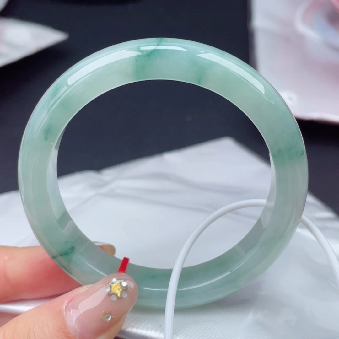 翡翠手镯未镶嵌55圈口