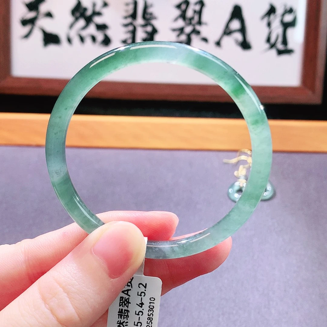 翡翠手镯未镶嵌天然翡翠