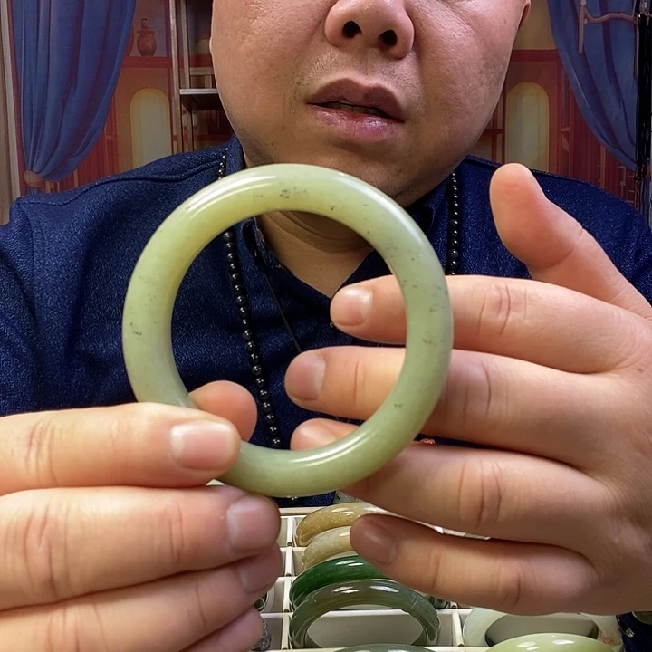 和田玉未镶嵌手镯58圈扣