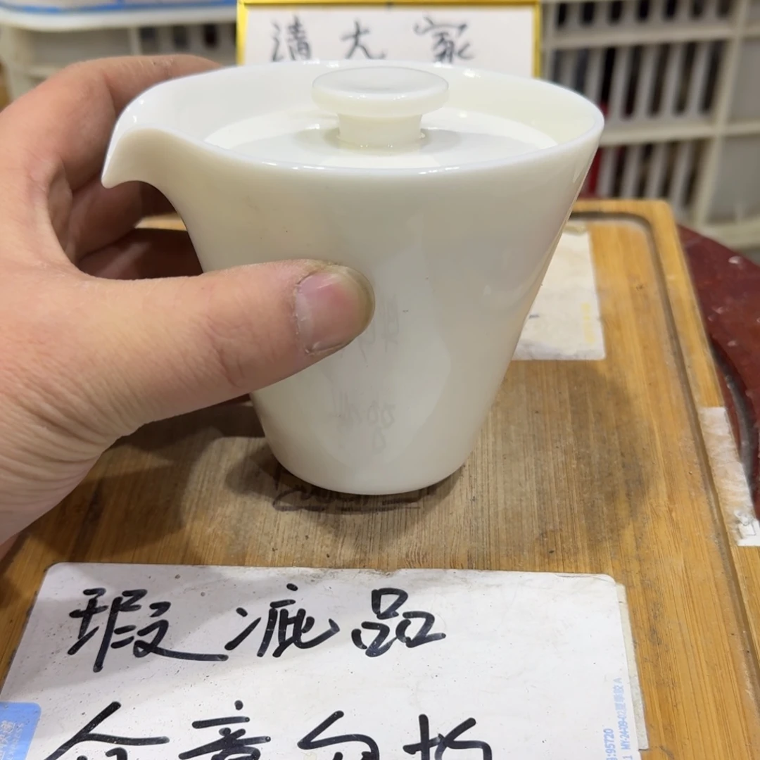 瑕疵介意勿拍陶瓷器皿B002