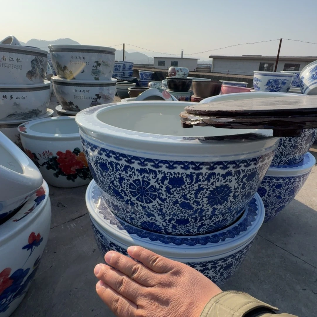 瓷片直径62，高41。底座