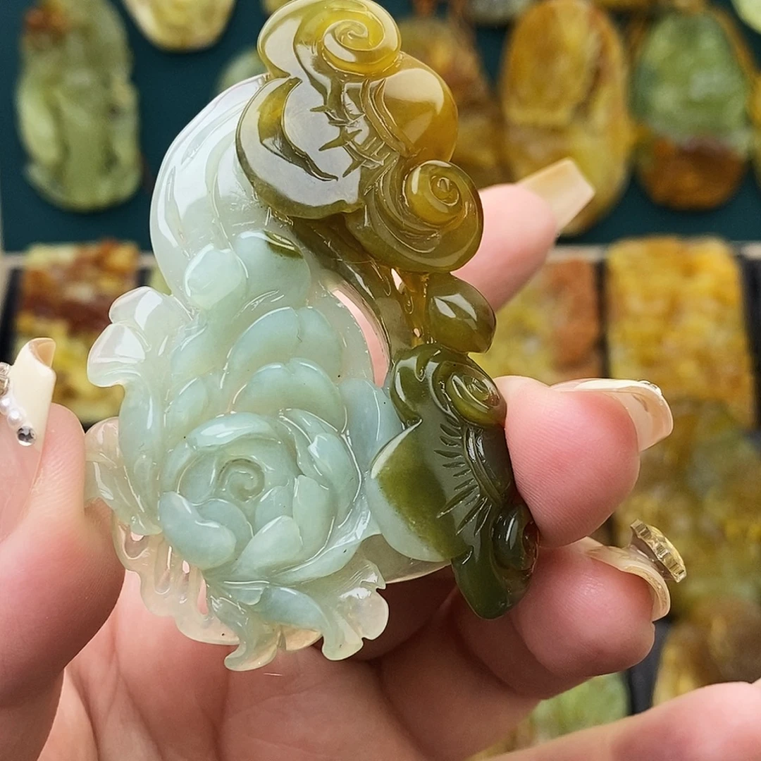 未镶嵌蛇纹石玉颈饰如意牡丹