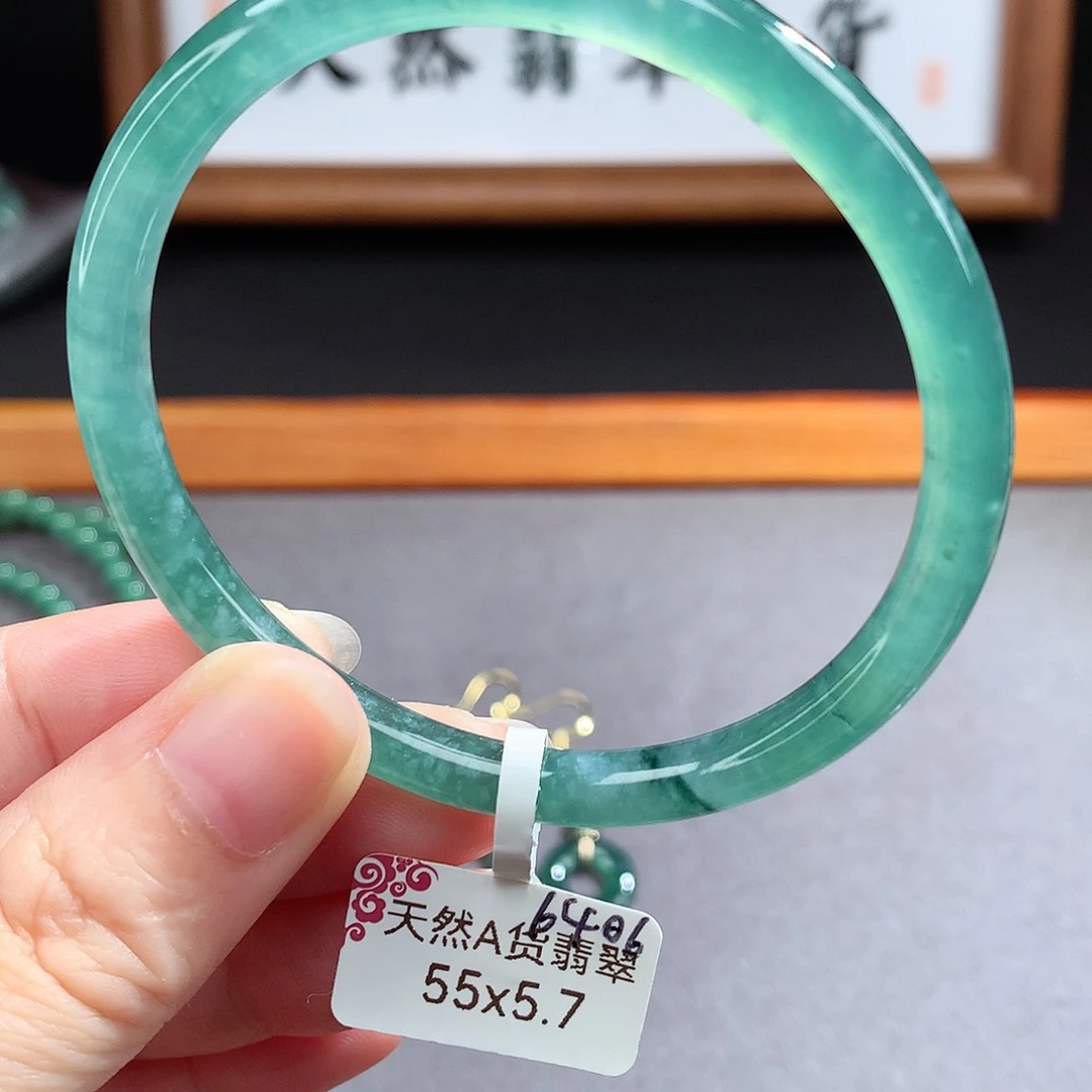 翡翠手镯（圆镯）未镶嵌