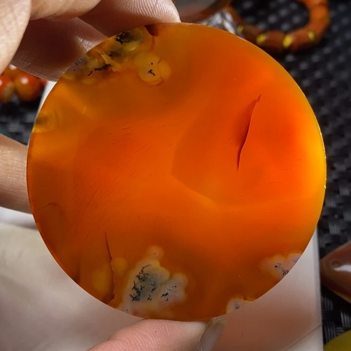 玛瑙/玉髓颈饰未镶嵌何*兴