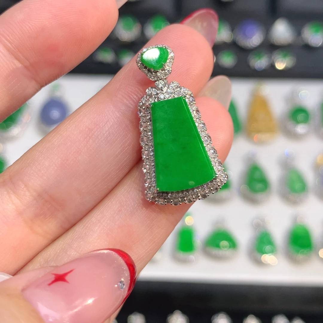 翡翠18K金镶嵌颈饰