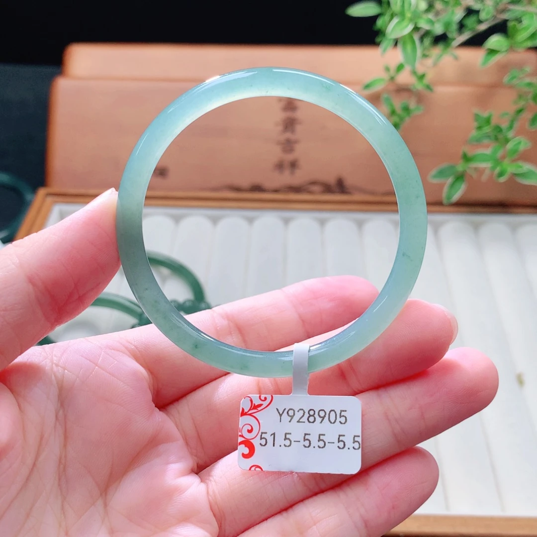 未镶嵌手镯（圆镯）翡翠