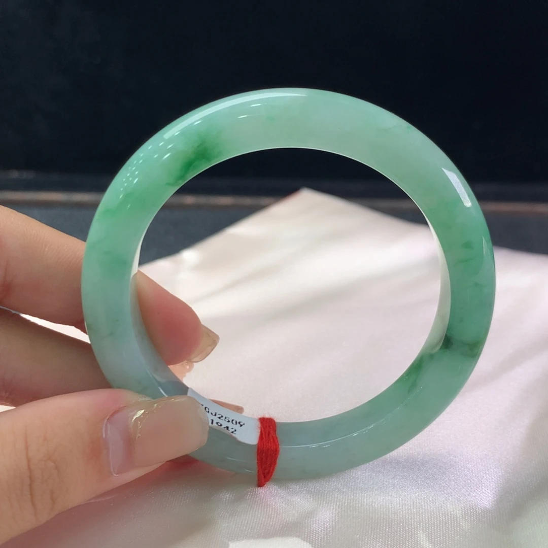 翡翠未镶嵌手镯缅甸A货翡翠 种水绿52 53
