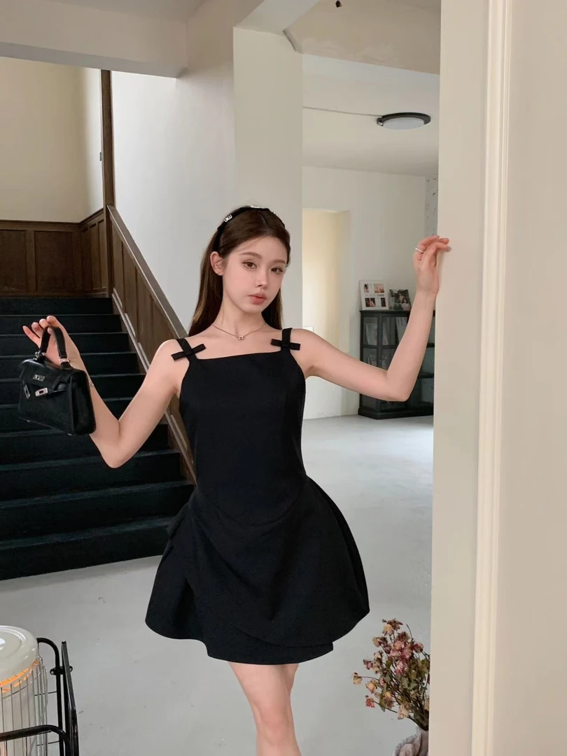 GAZ线上商店春夏新款立体剪裁小黑裙无袖显瘦收腰气质连衣裙女