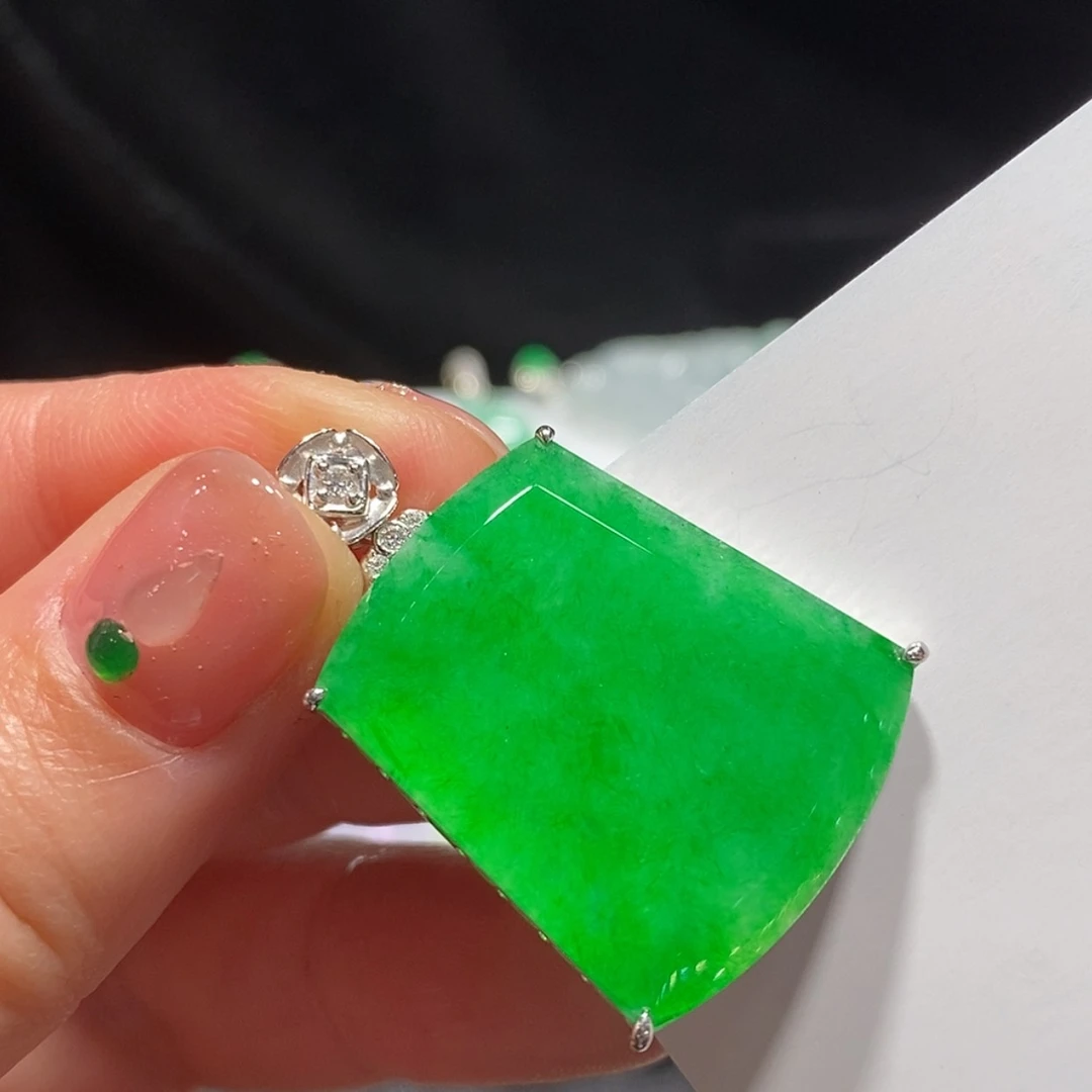 【闪购商品】翡翠颈饰18K金镶嵌吊坠