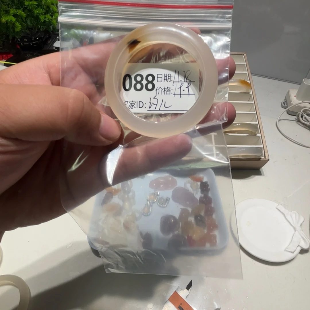 汐***.玛瑙/玉髓未镶嵌手镯