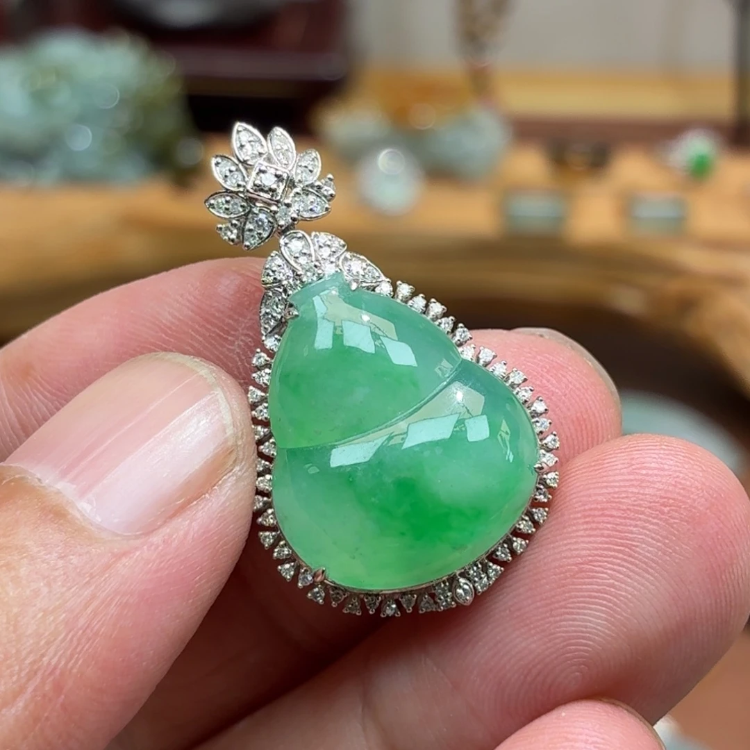 翡翠18K金镶嵌颈饰