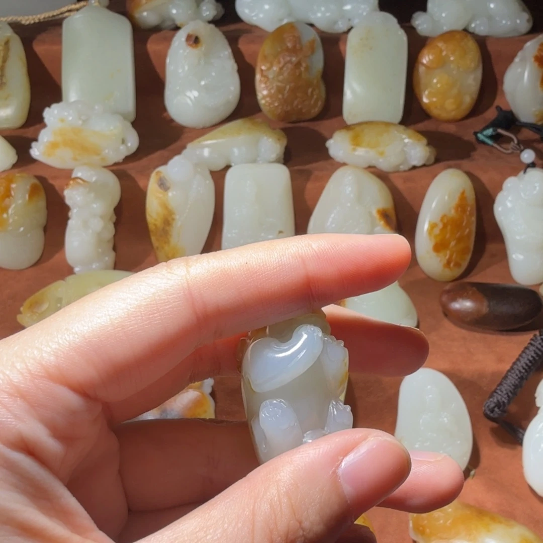 用***4和田玉未镶嵌吊坠(不含链)