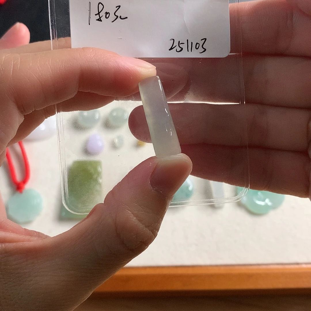 翡翠未镶嵌颈饰竹节