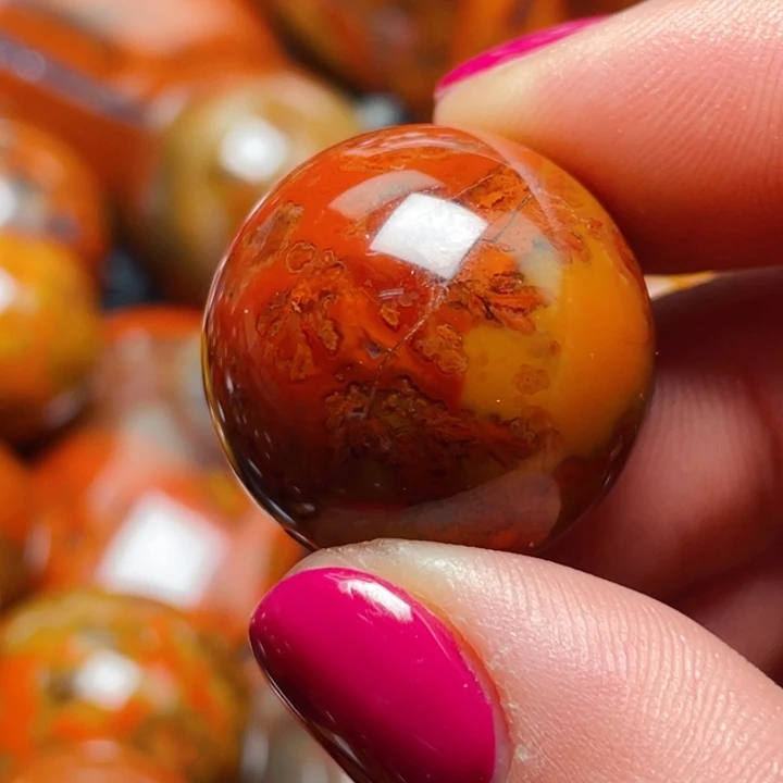 玛瑙/玉髓战国红玛瑙挂件未镶嵌为**搏