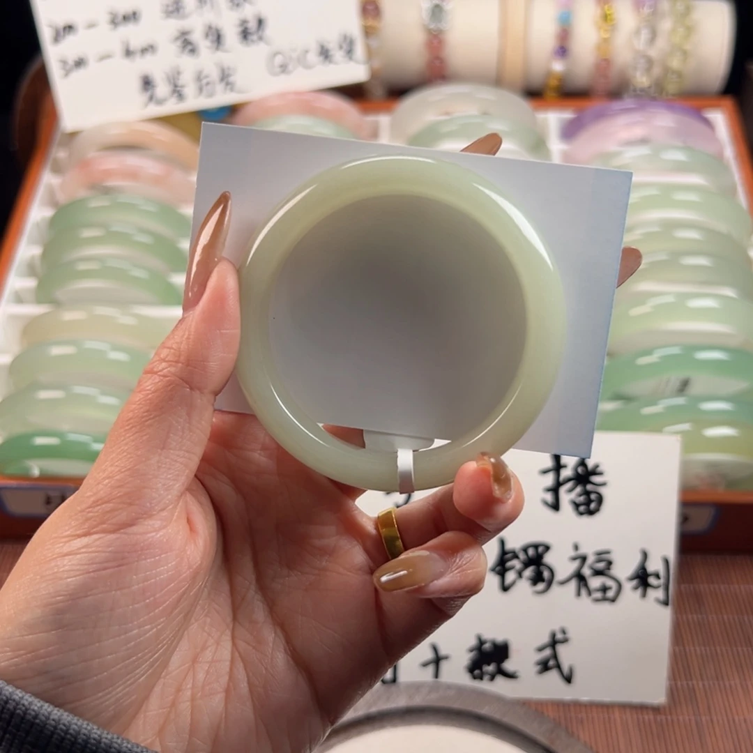 石英质玉未镶嵌手镯