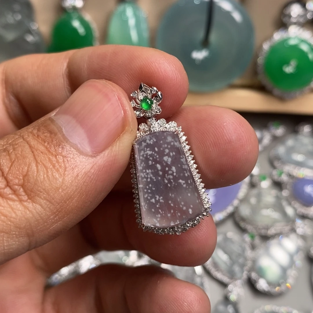 翡翠吊坠(不含链)18K金镶嵌