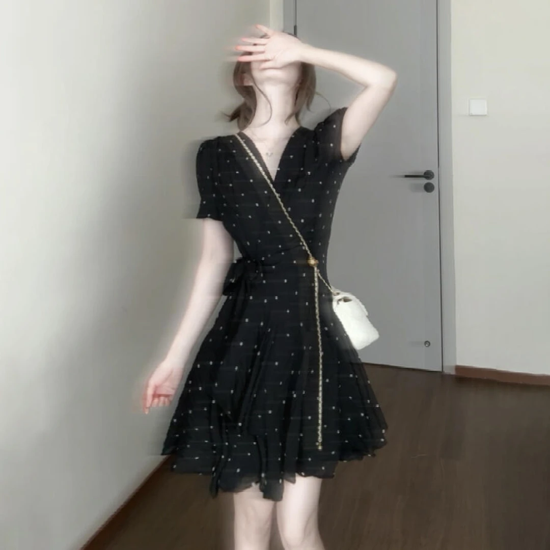 新款法式小个子巨好看黑色V领波点连衣裙子女夏掐腰穿搭短裙4082