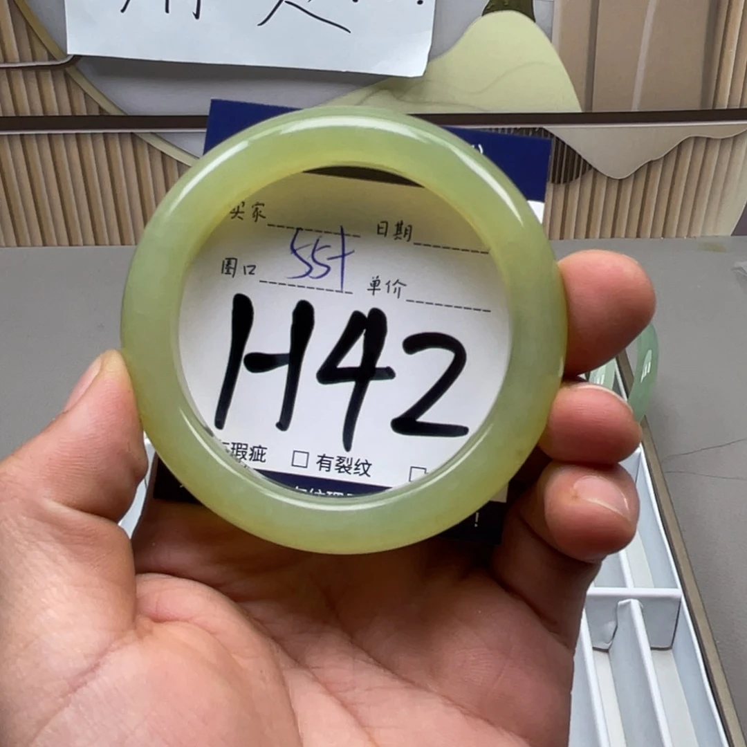 岫玉手镯手镯未镶嵌