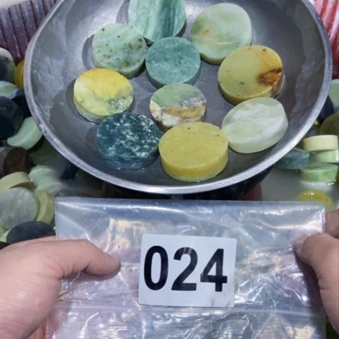 【闪购商品】蛇纹石玉珠宝半成品合金