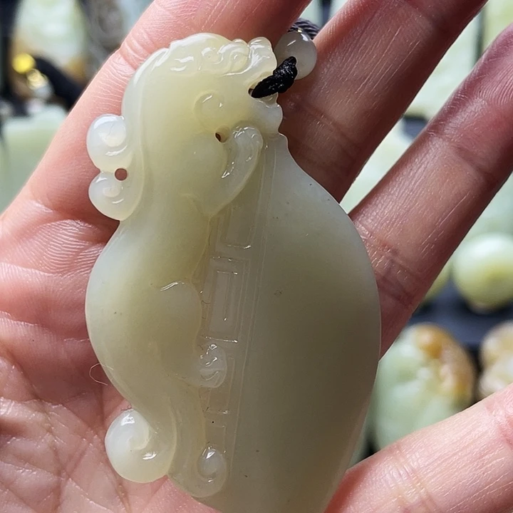 和田玉（糖玉）未镶嵌颈饰