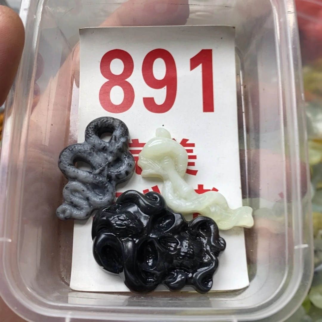 蛇纹石玉挂坠未镶嵌