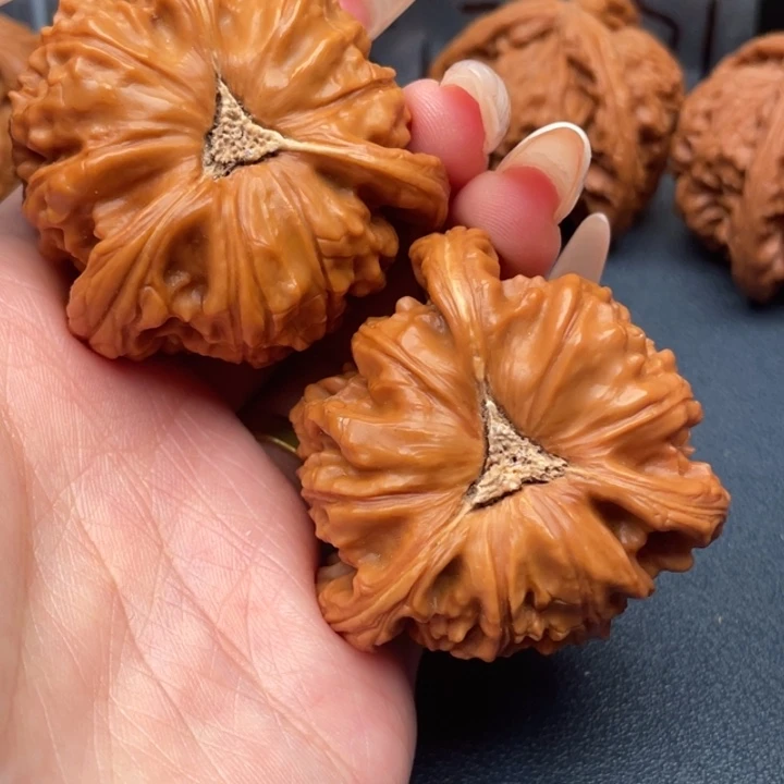 乐***路文玩核桃吊坠白狮子