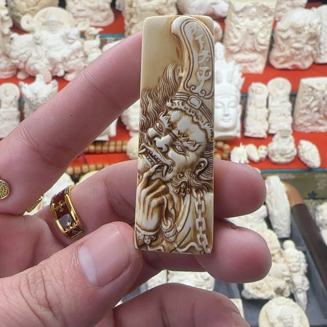寒***冬猛犸牙沁色黑白无常双面雕刻