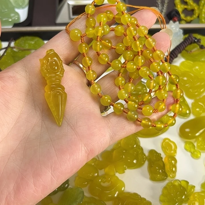 丽***萍未镶嵌蛇纹石玉颈饰