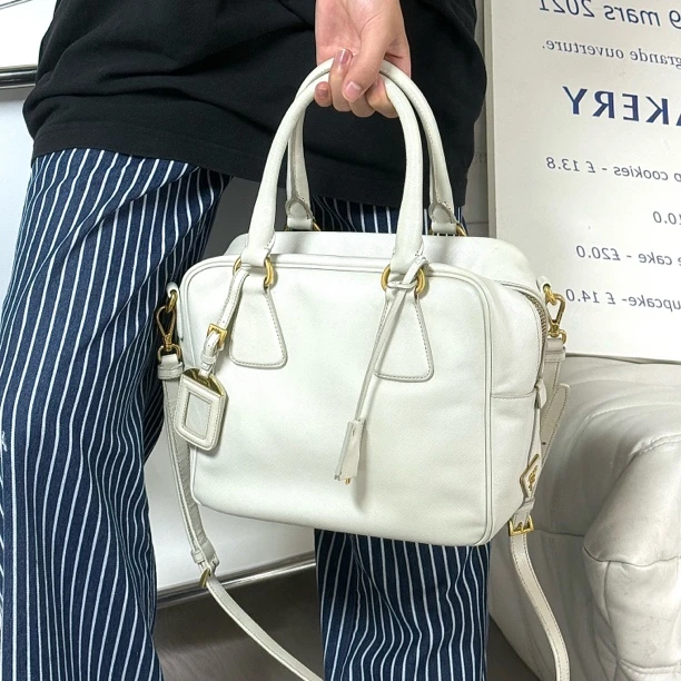 95新 Prada/普拉达 白色保龄球侧标方盒子包有肩带气质百搭