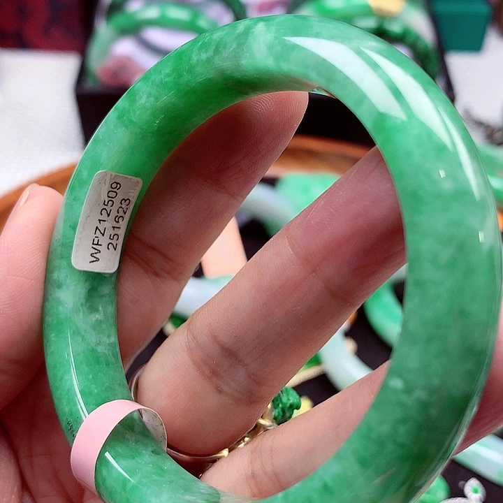 美***生翡翠未镶嵌手镯翡翠