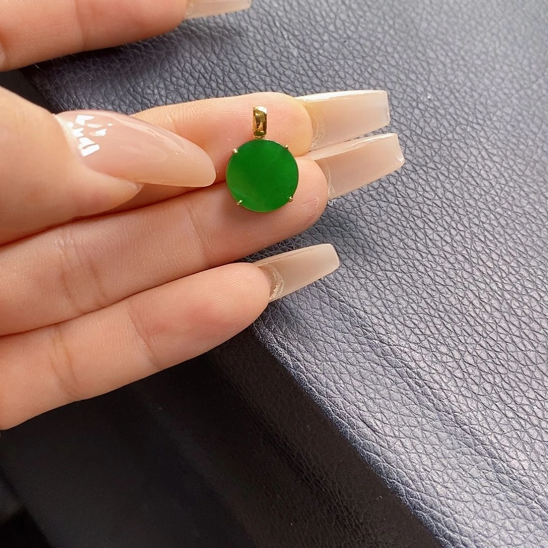 翡翠18K金镶嵌颈饰翡翠