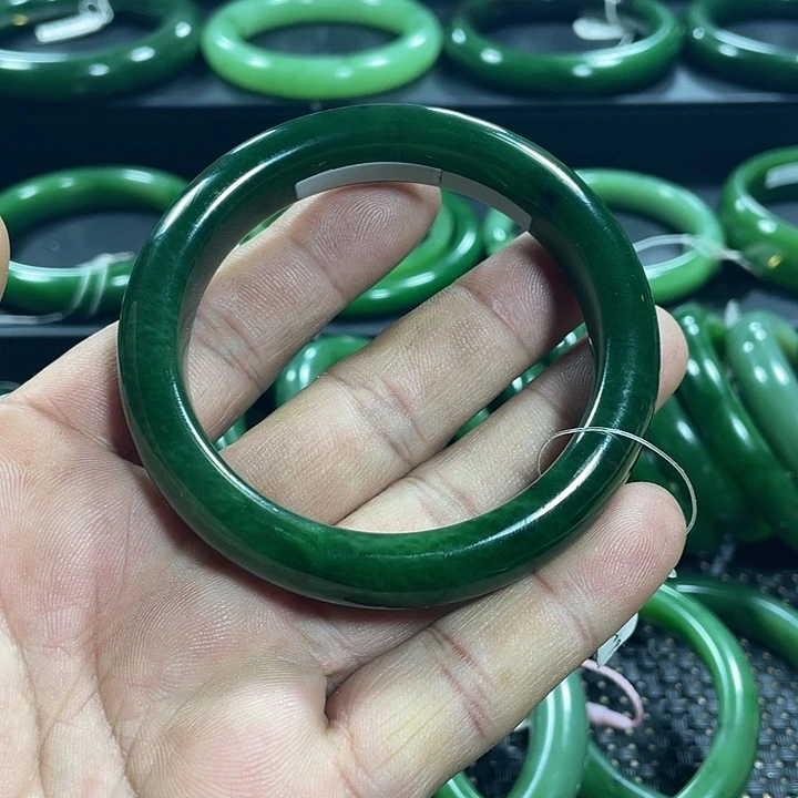 和田玉（碧玉）未镶嵌手镯