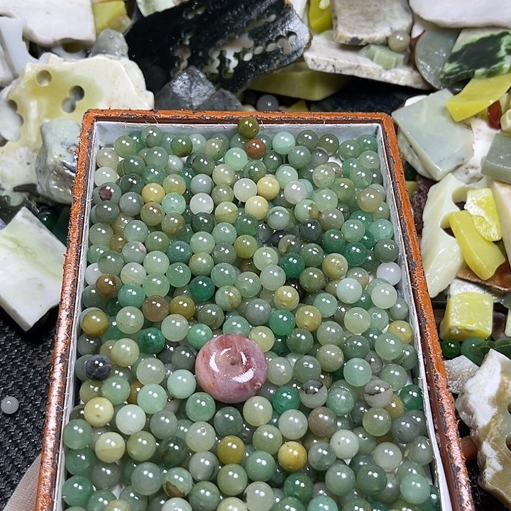 未镶嵌透闪石质玉珠宝奇石