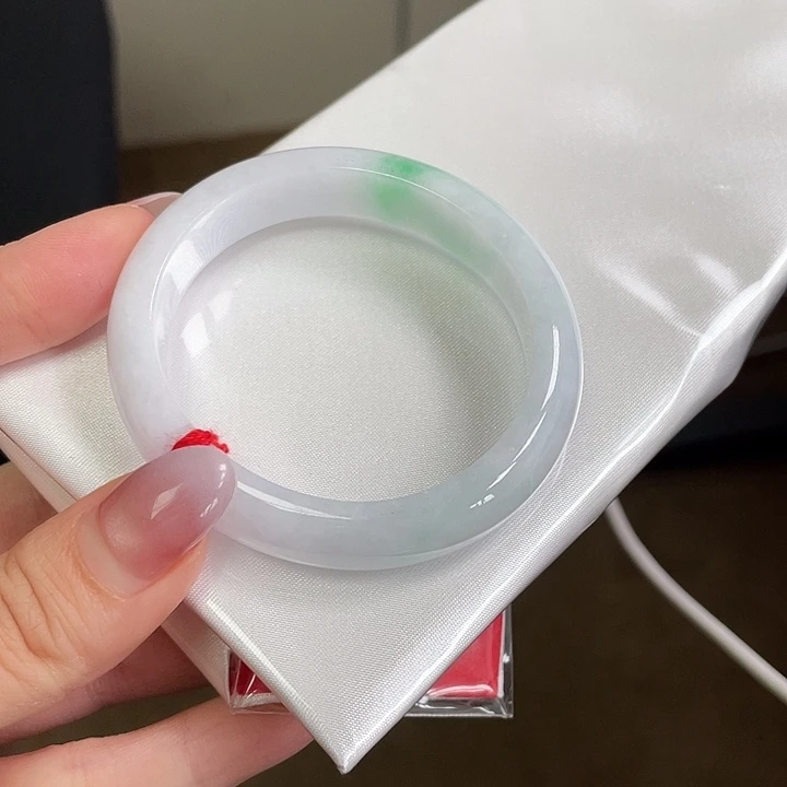 翡翠未镶嵌手镯51贵妃