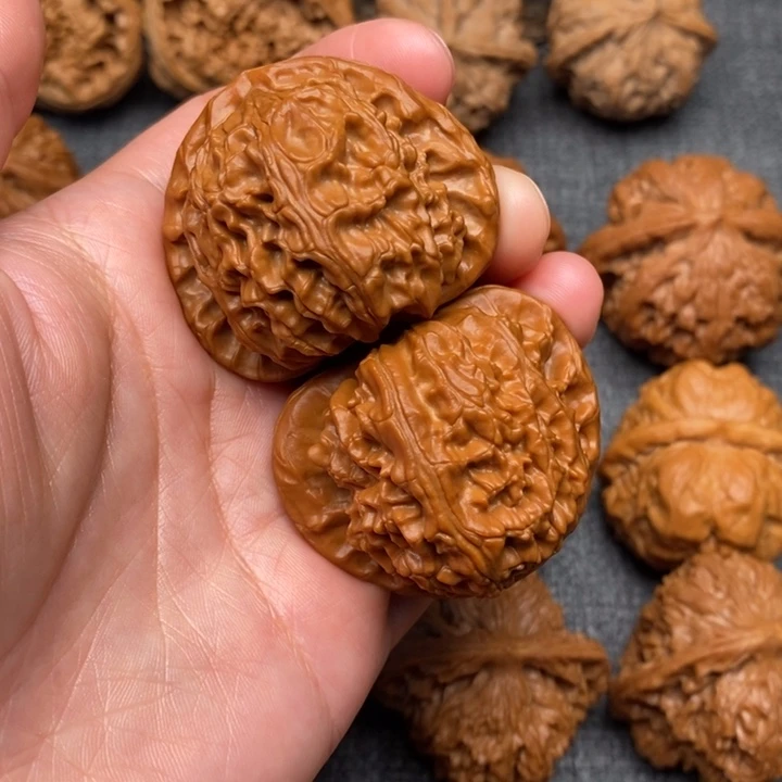 文玩核桃吊坠尺寸43三角白