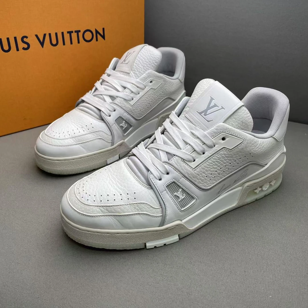 95新 LouisVuitton/路易威登 白水泥时尚百搭tr中帮板鞋 43码