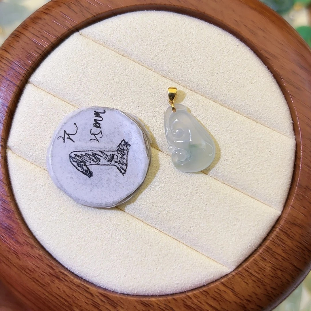 翡翠18K金镶嵌颈饰如意