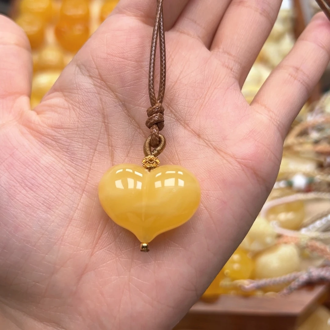 琥珀未镶嵌颈饰蜜蜡