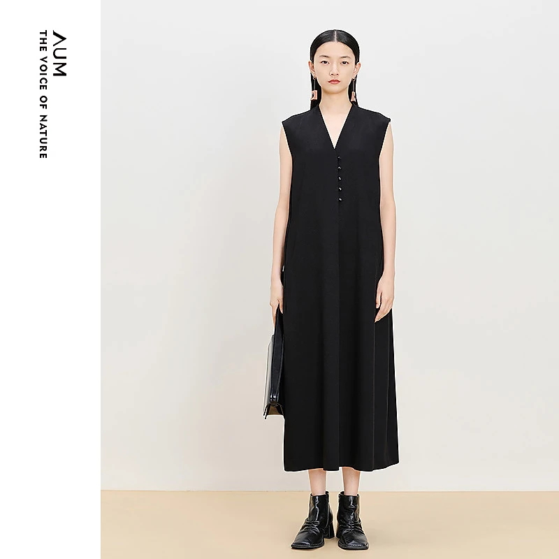 AUM/噢姆黑色显瘦无袖气质收腰纯色优雅连衣裙M1EG43966